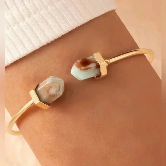Minimalist hexagonal open bangle bracelet - Picture 1 of 4